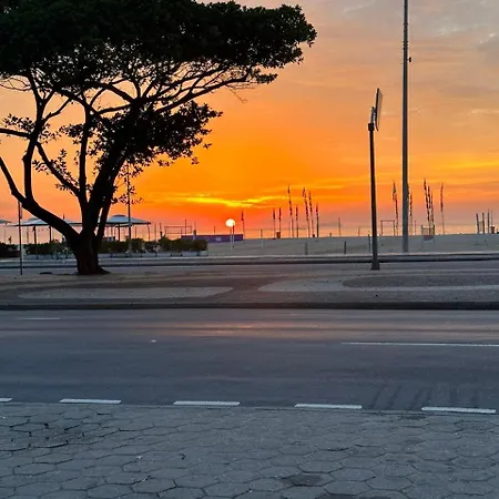 Quartos Privativos Em Frente A Praia De Copacabana, Rio De Janeiro